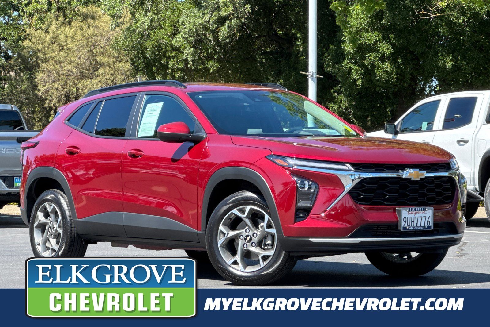 Red (Crimson Metallic) 2025 Chevrolet Trax LT FWD SUV / Crossover Front-Wheel Drive 6-Speed Automatic