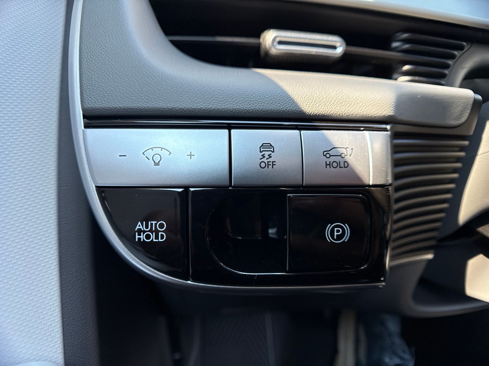 Used 2024 Gray Hyundai SEL image 28