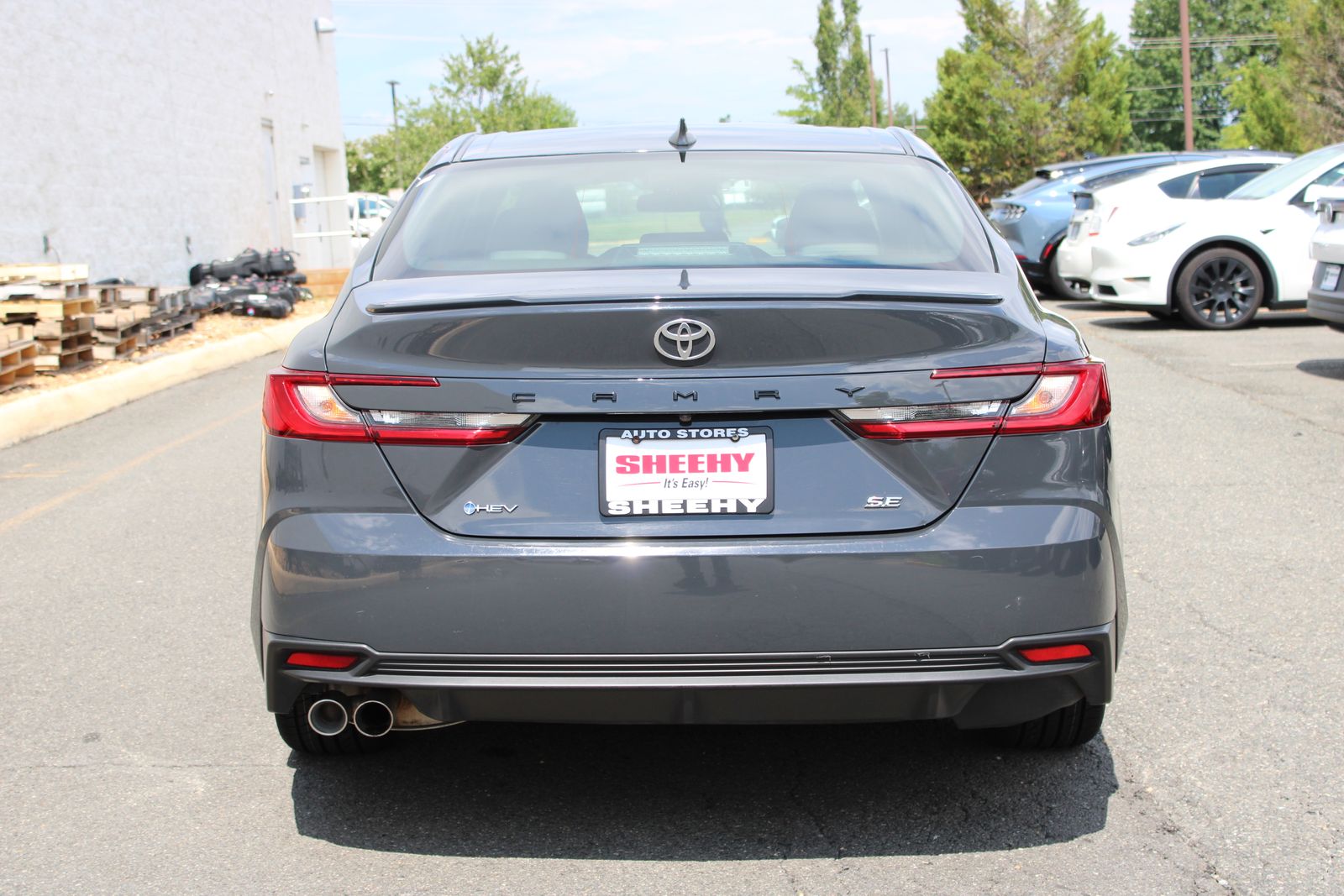 Used 2025  Toyota SE image 7