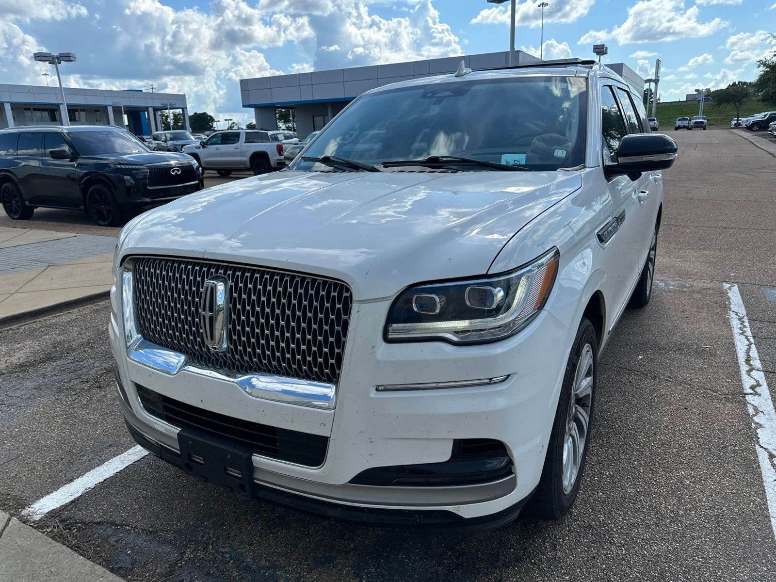2023 Pristine White Metallic Tri-Coat Lincoln Navigator Reserve 4X4 SUV