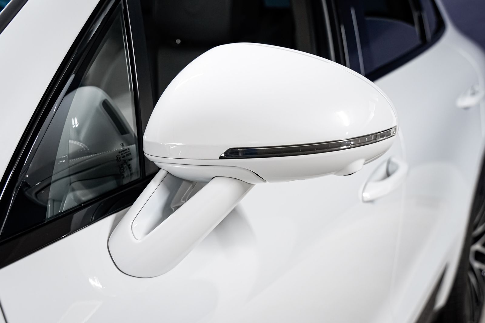 2024 Porsche Macan S — photo 42