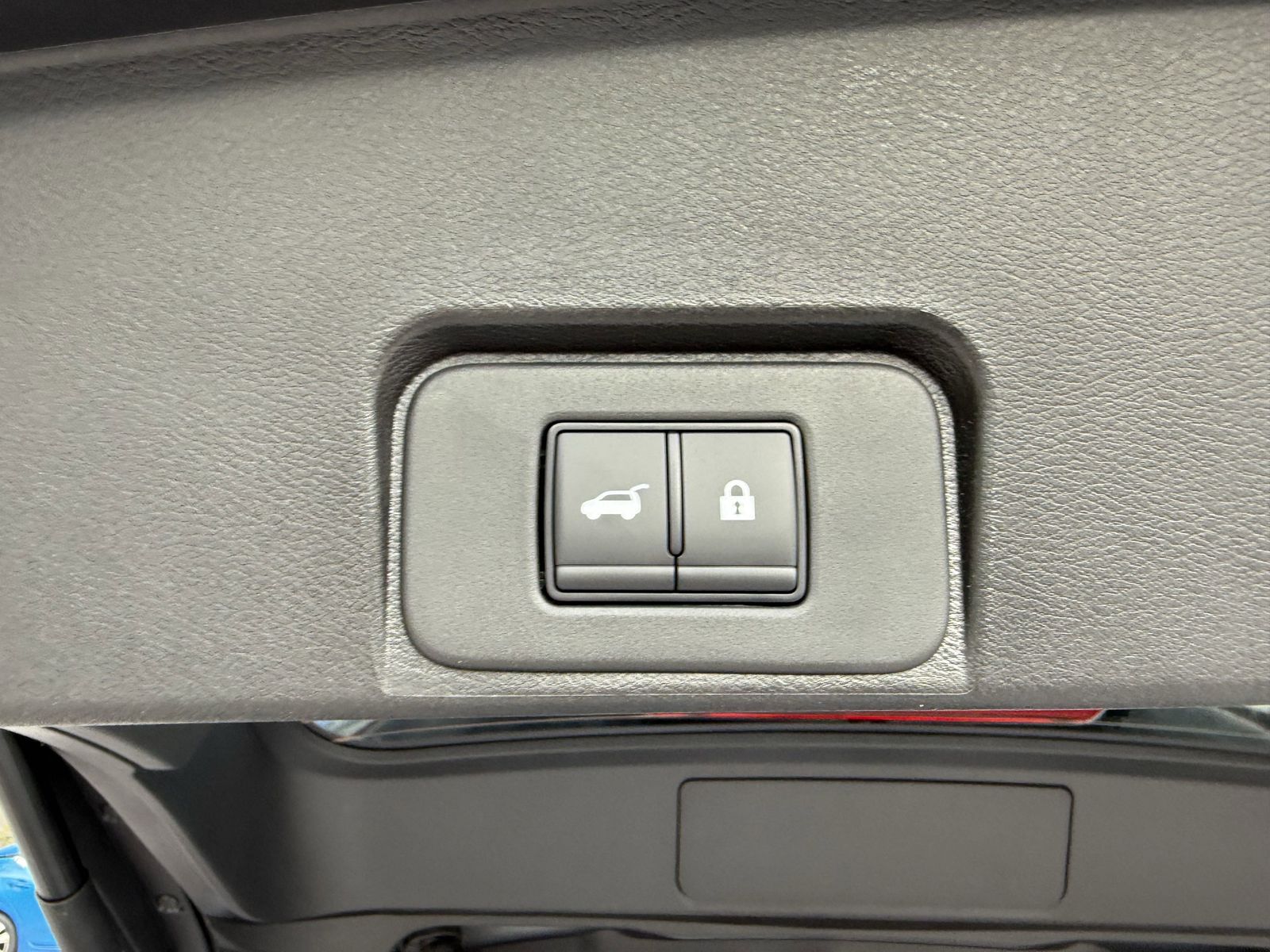 2025 Nissan Rogue SV photo 4