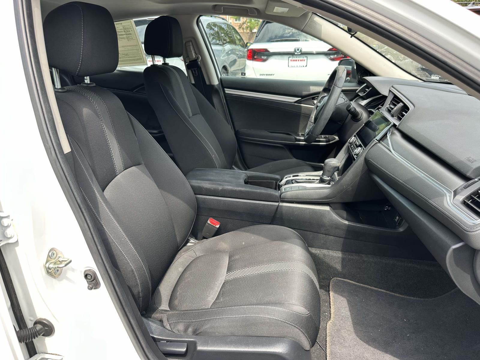Used 2017  Honda EX image 33