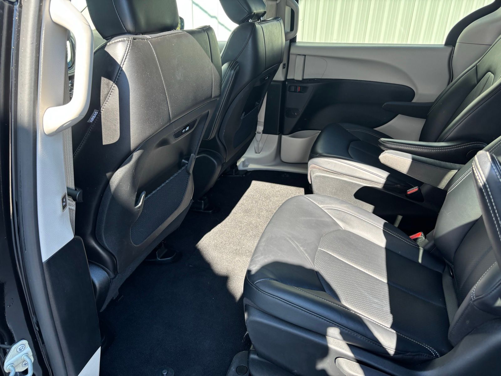 Used Car 2024 Chrysler Pacifica Hybrid  Select For Sale Under $35,000 In Austin, Texas