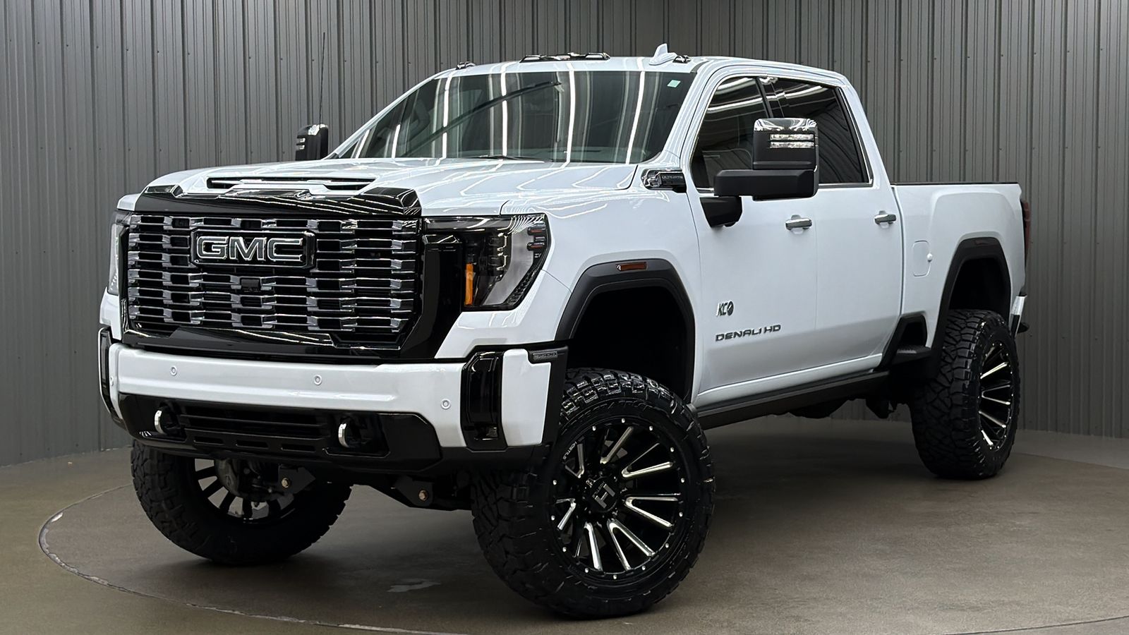 Glacier White Tricoat 2026 GMC Sierra 3500HD Pickup Truck Four-Wheel Drive Automatic