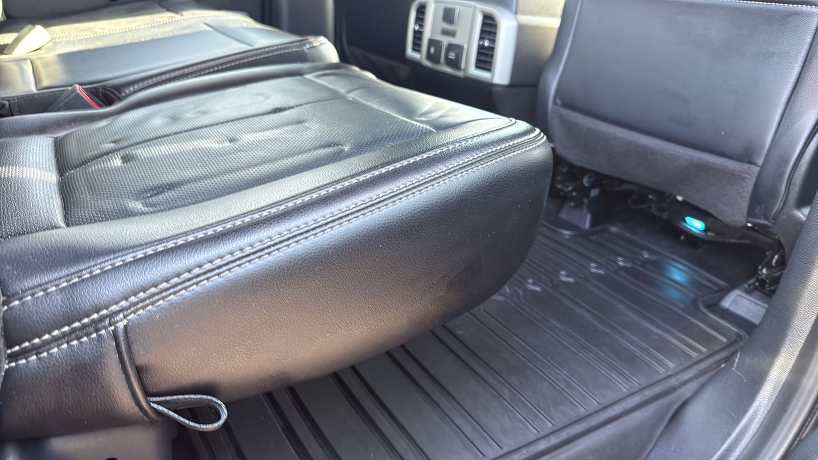 Used 2019 Gray Ford Lariat image 27