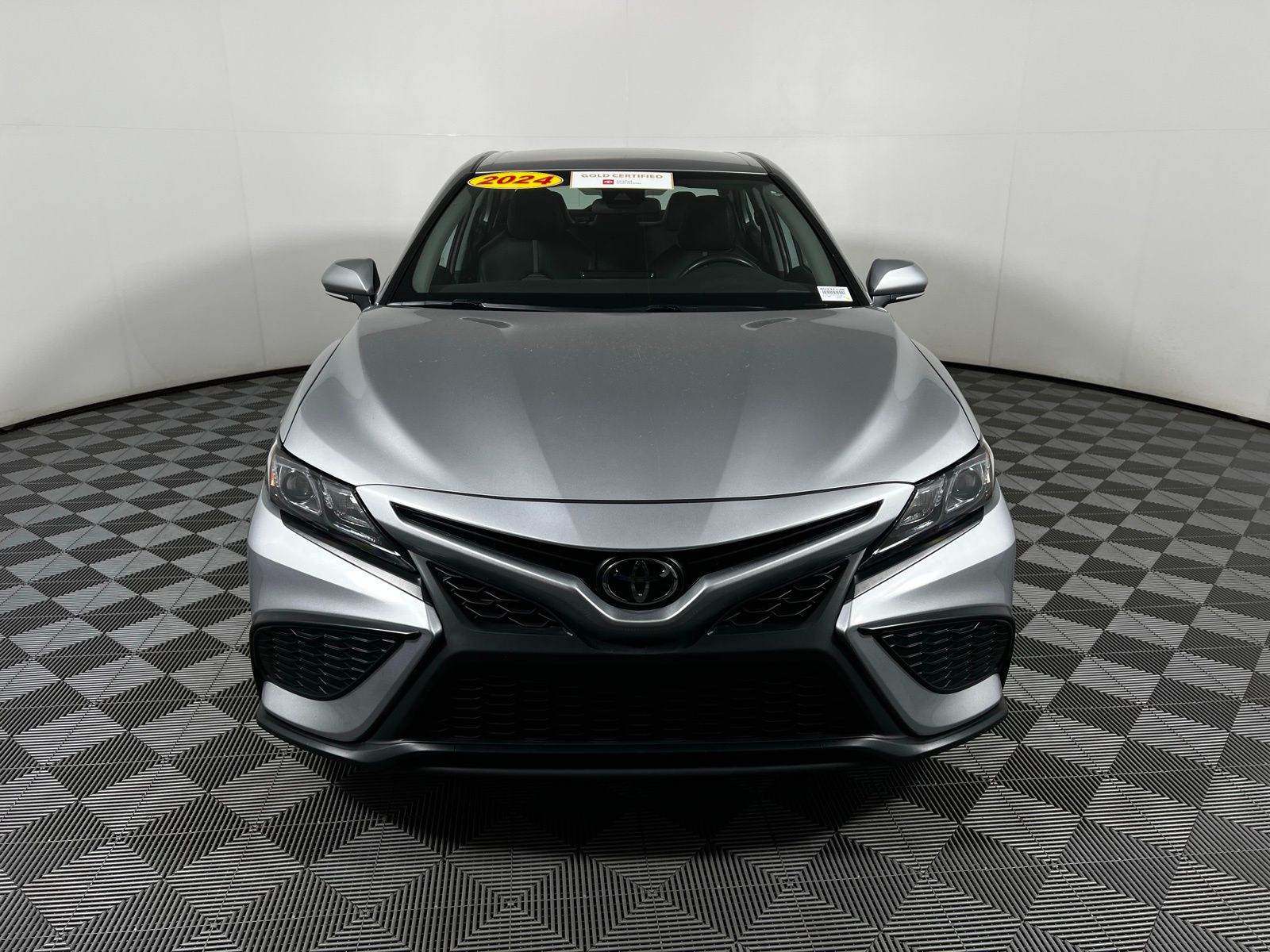 2024 Toyota Camry SE 2