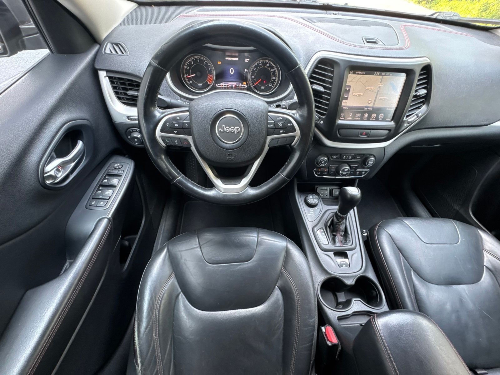 Used 2015 Anvil Clearcoat Jeep Trailhawk image 30