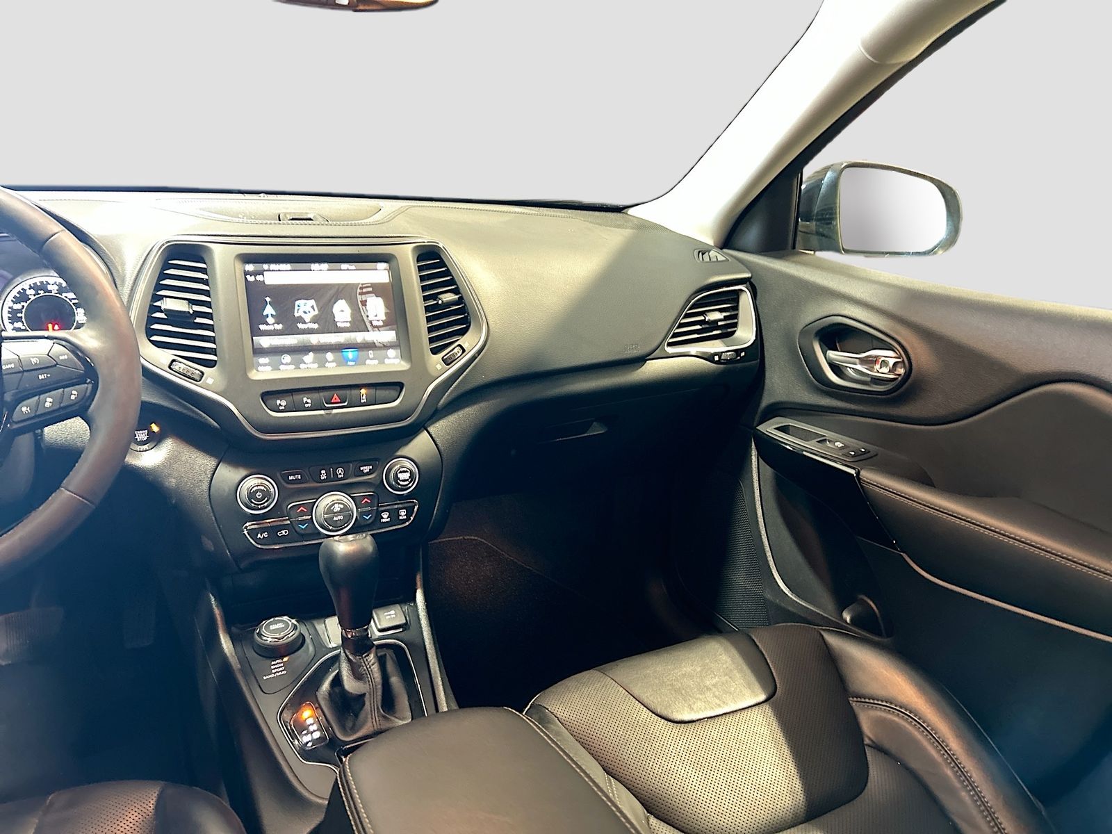 Used 2023 Gray Jeep Altitude image 22