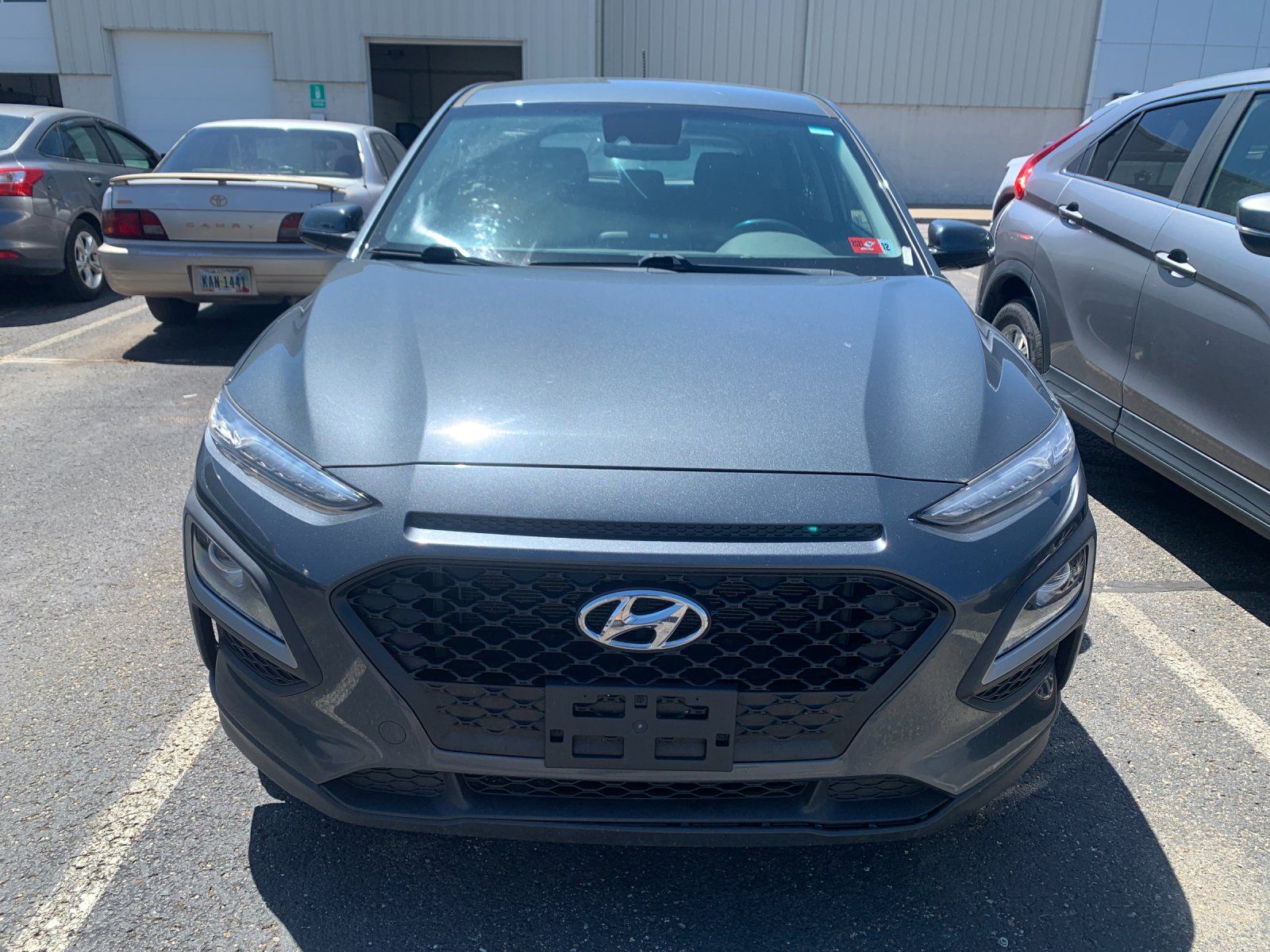 Used 2020 Gray Hyundai SE image 5