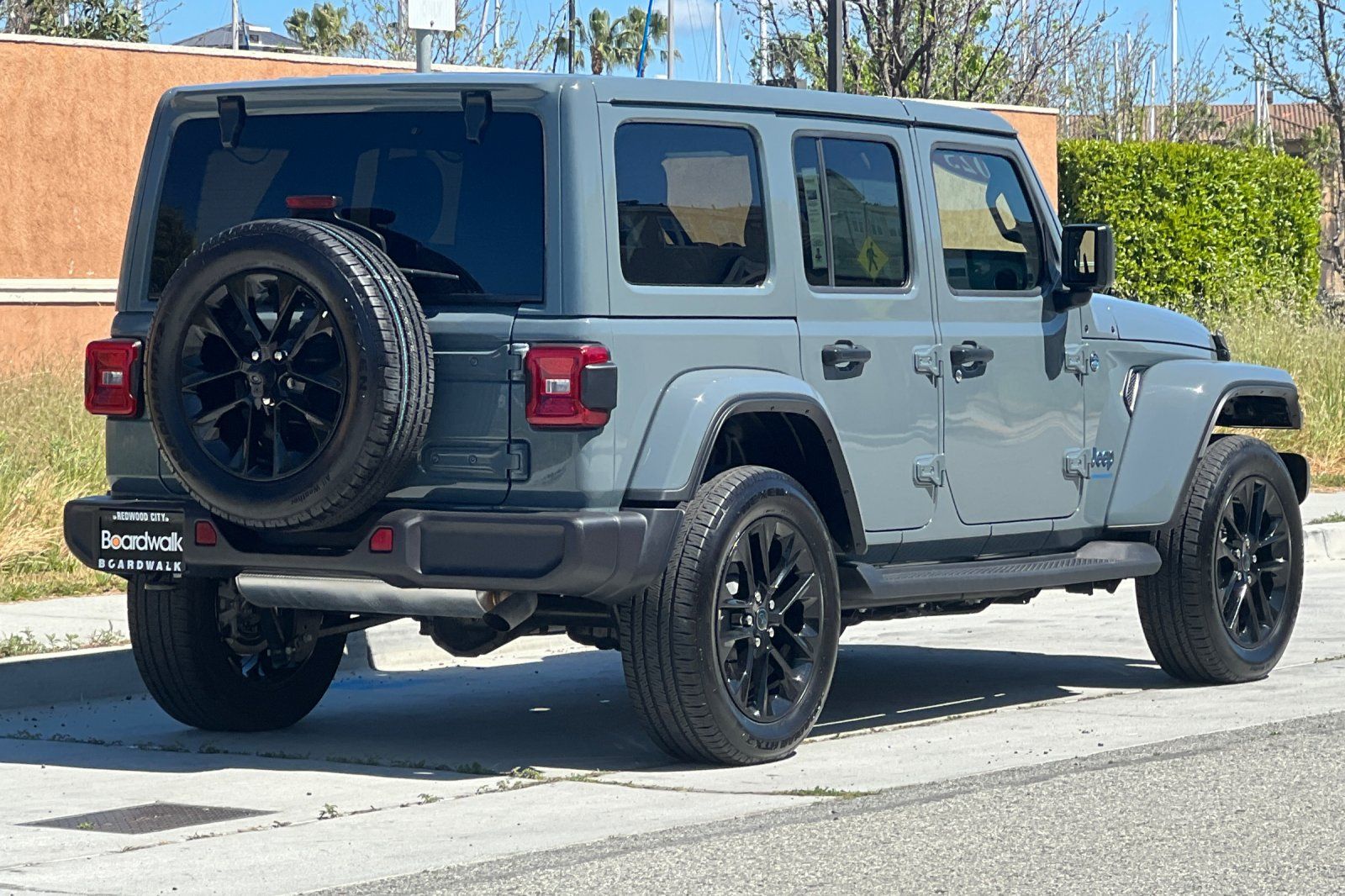 View vehicle photo 4