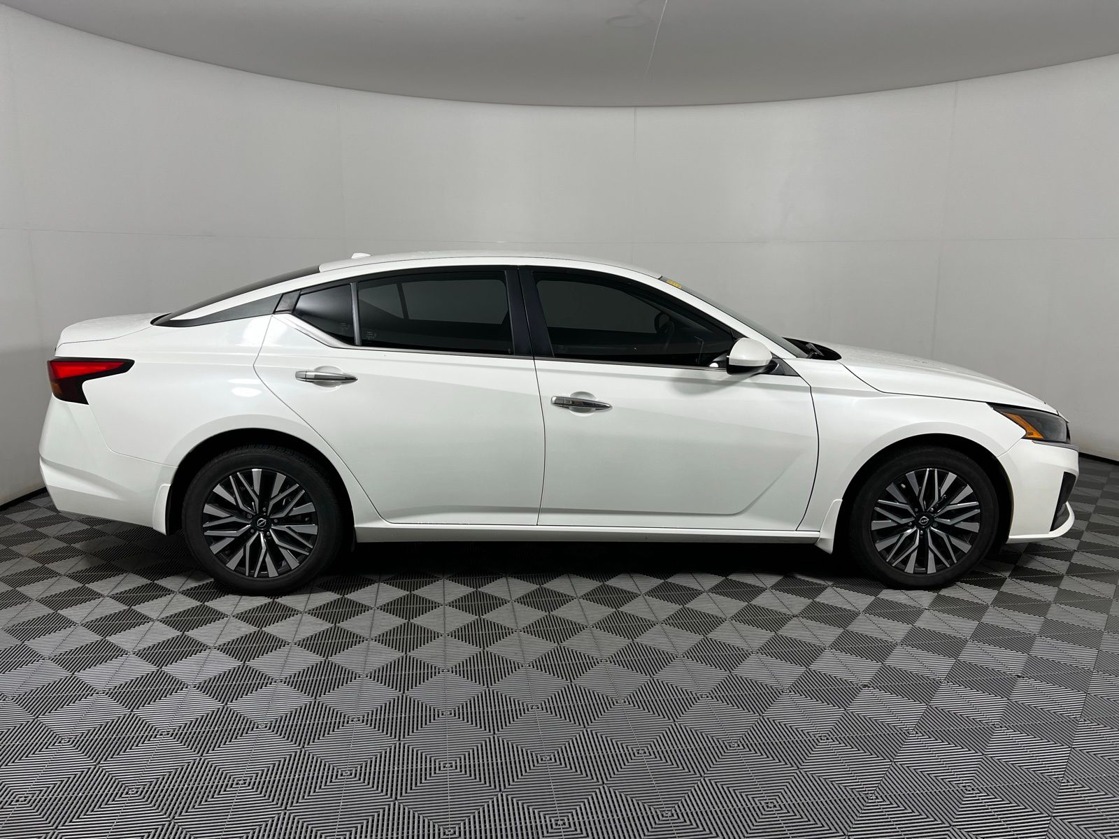 2023 Nissan Altima SV 4