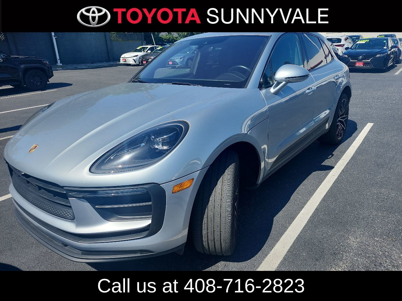 2022 Porsche Macan -'s photo
