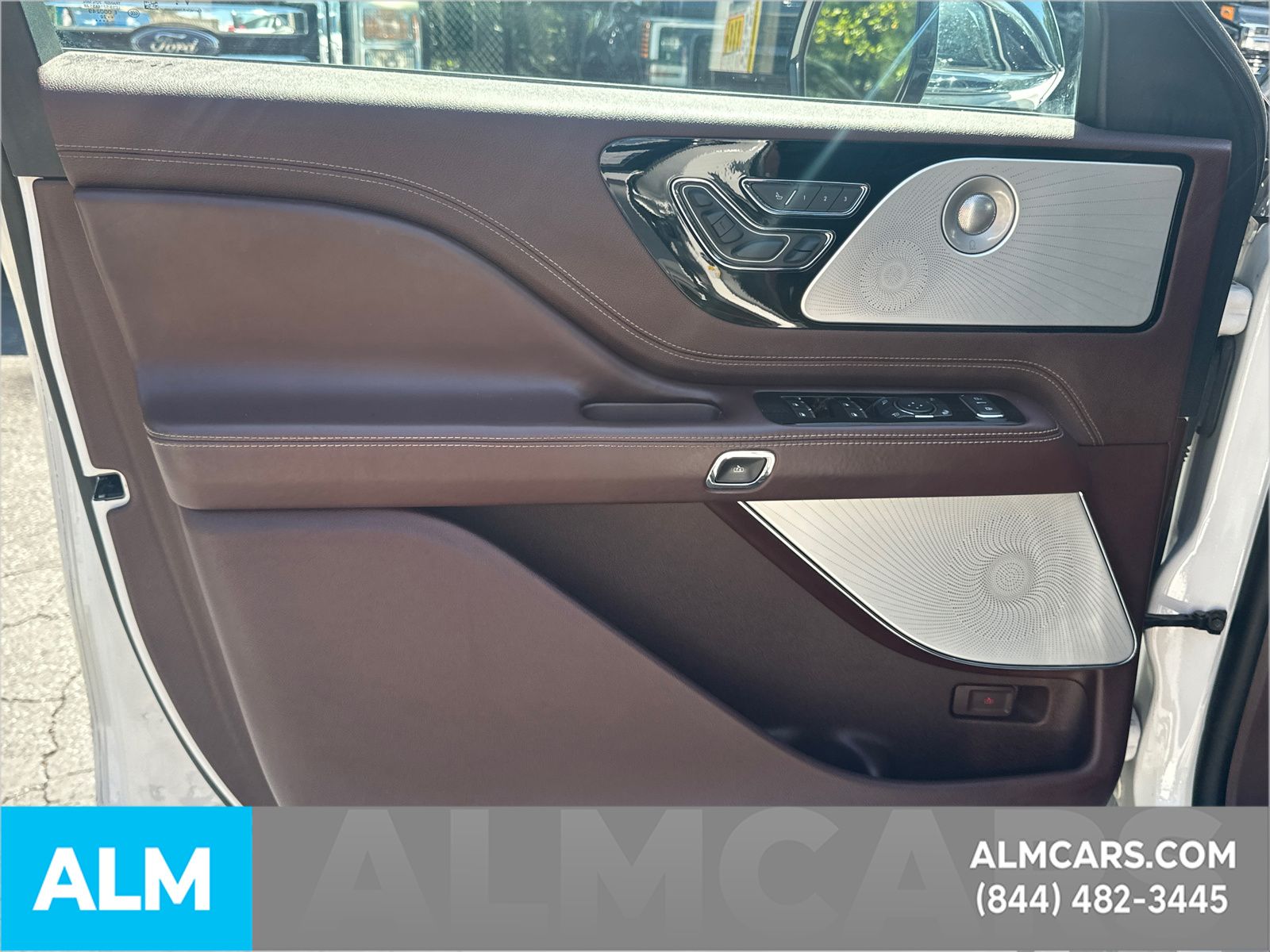 Used 2022 White Lincoln Black Label Grand Touring image 11