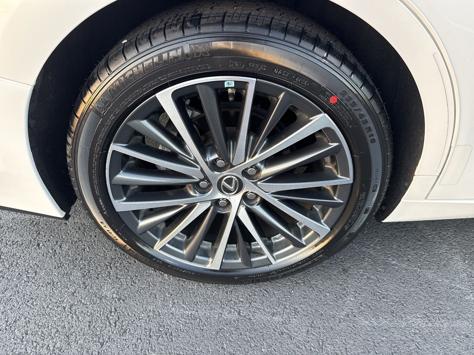 Used 2023 White Lexus 350 image 25