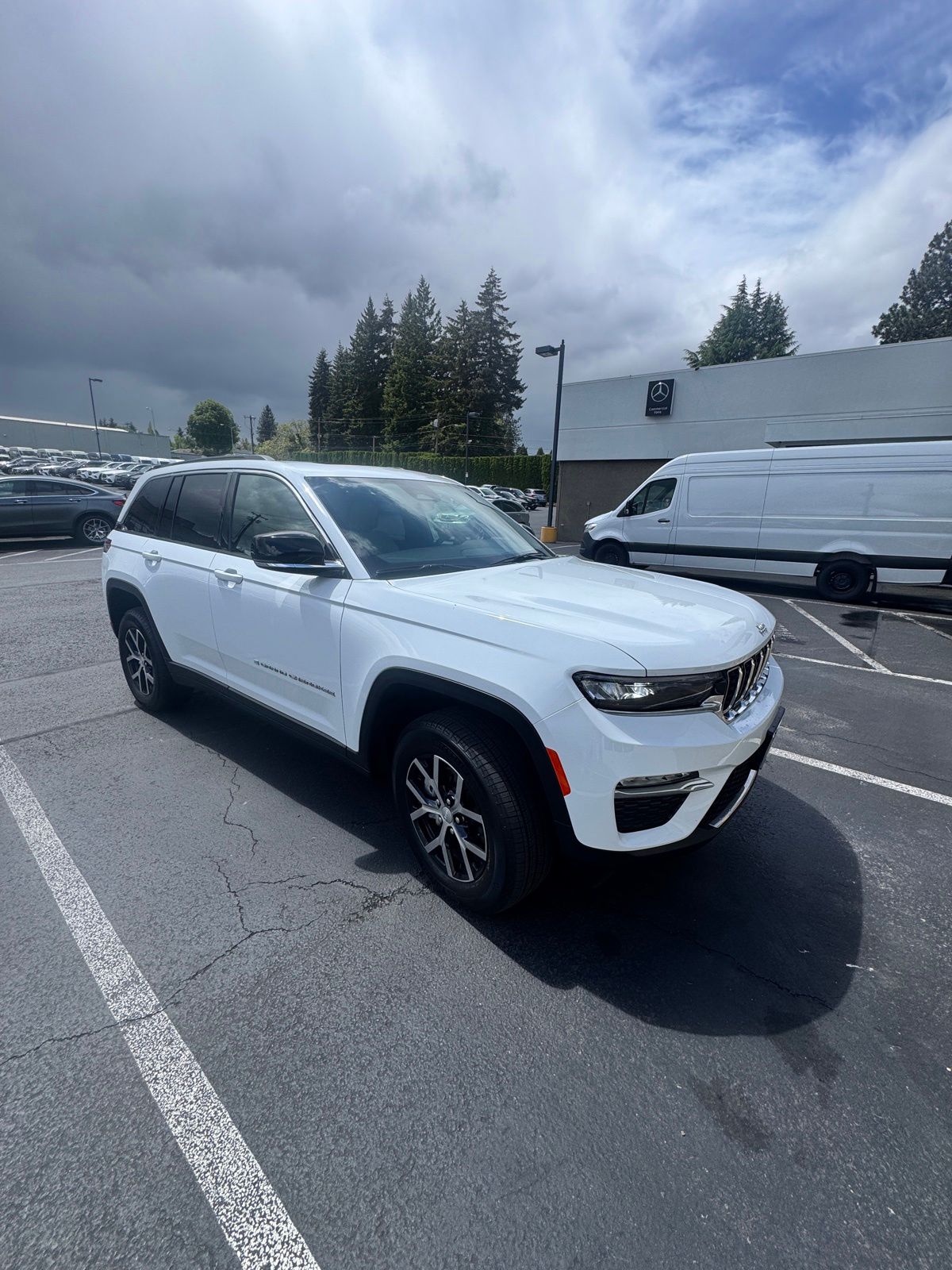 used 2025 Jeep Grand Cherokee car, priced at $39,999