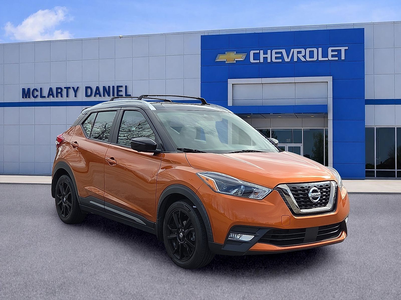 Monarch Orange/Super Black 2020 Nissan Kicks SR FWD SUV / Crossover Front-Wheel Drive Continuously Variable Transmission