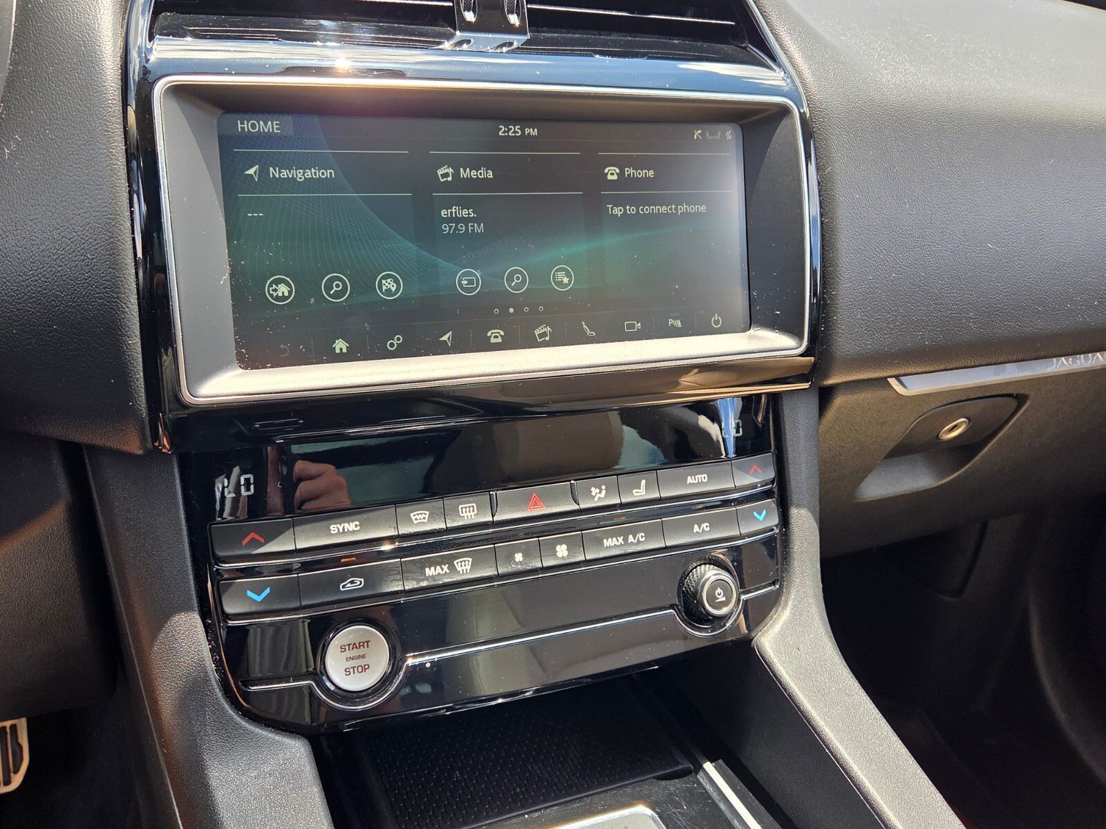 Used 2019  Jaguar 25t image 21
