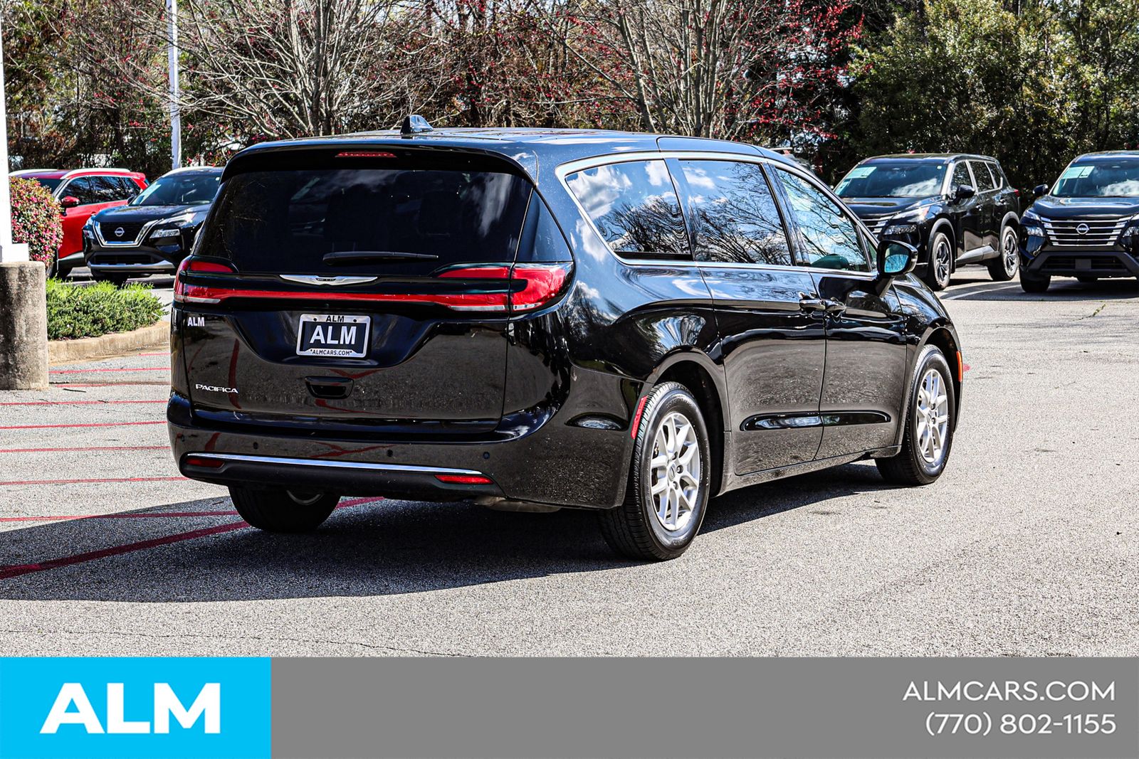 Used 2024 Black Chrysler Touring L image 7