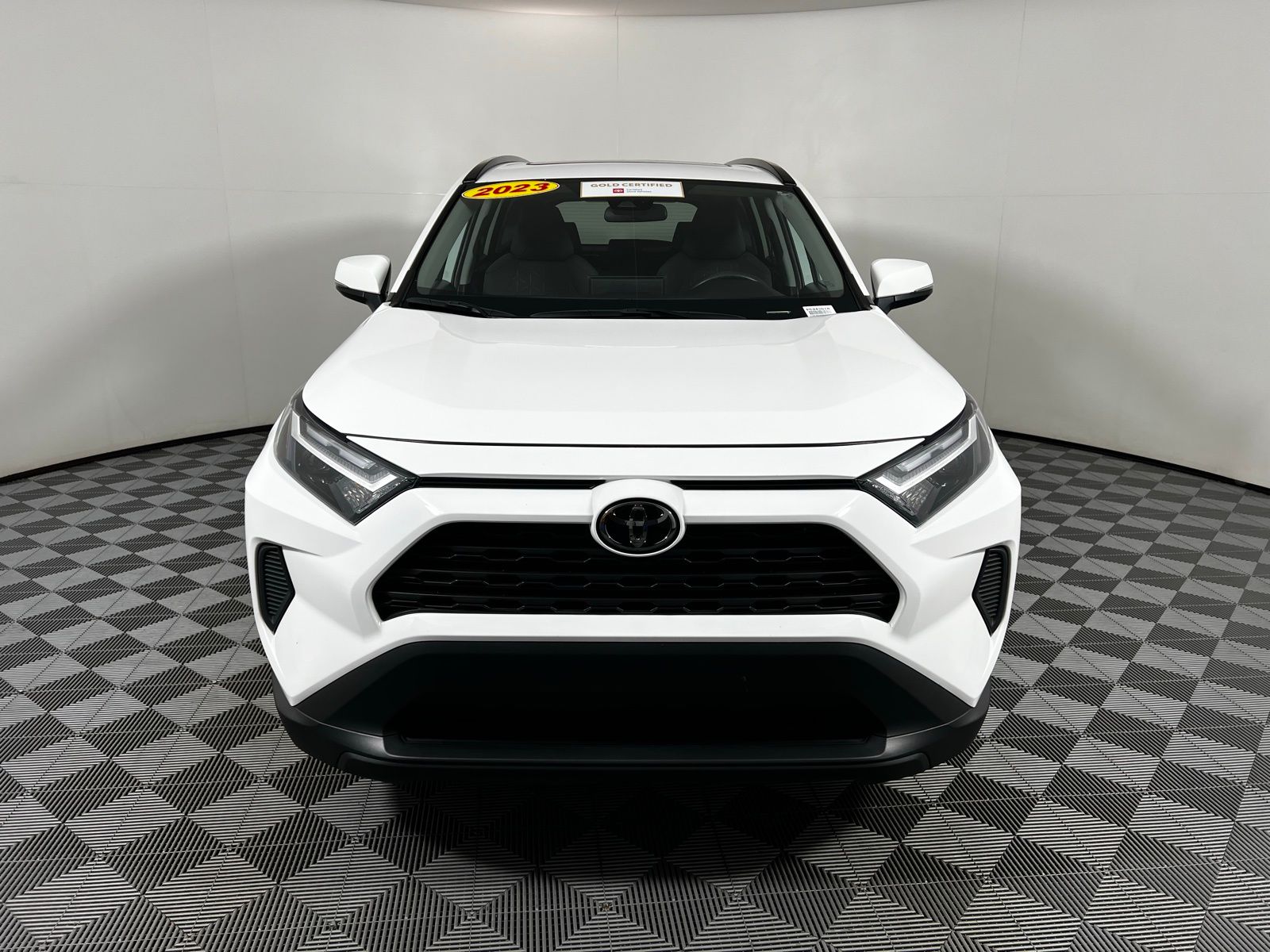 2023 Toyota RAV4 XLE 2