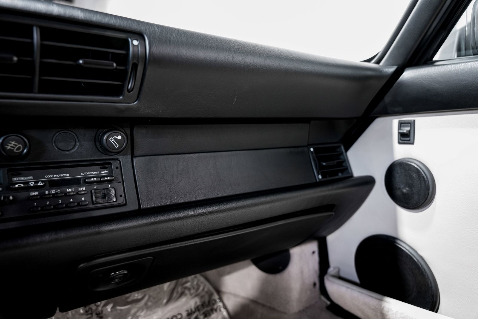 1990 Porsche 911 Carrera — photo 16