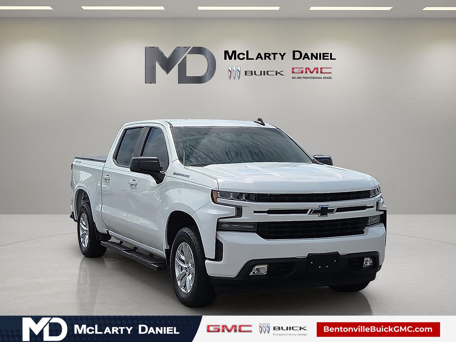 Summit White 2019 Chevrolet Silverado 1500 Pickup Truck Four-Wheel Drive 8-Speed Automatic