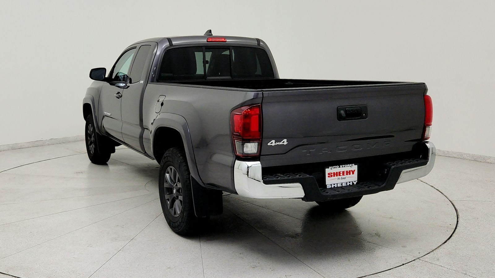 Used 2020 Gray Toyota SR5 image 5