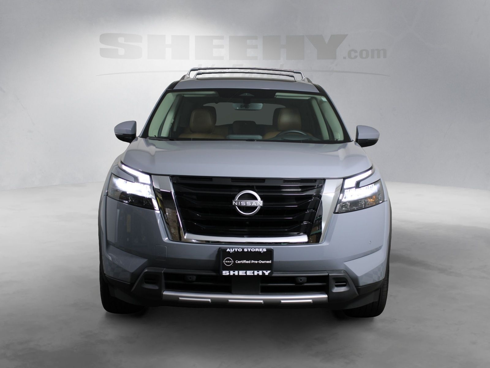 Used 2025 Gray Nissan Platinum image 13