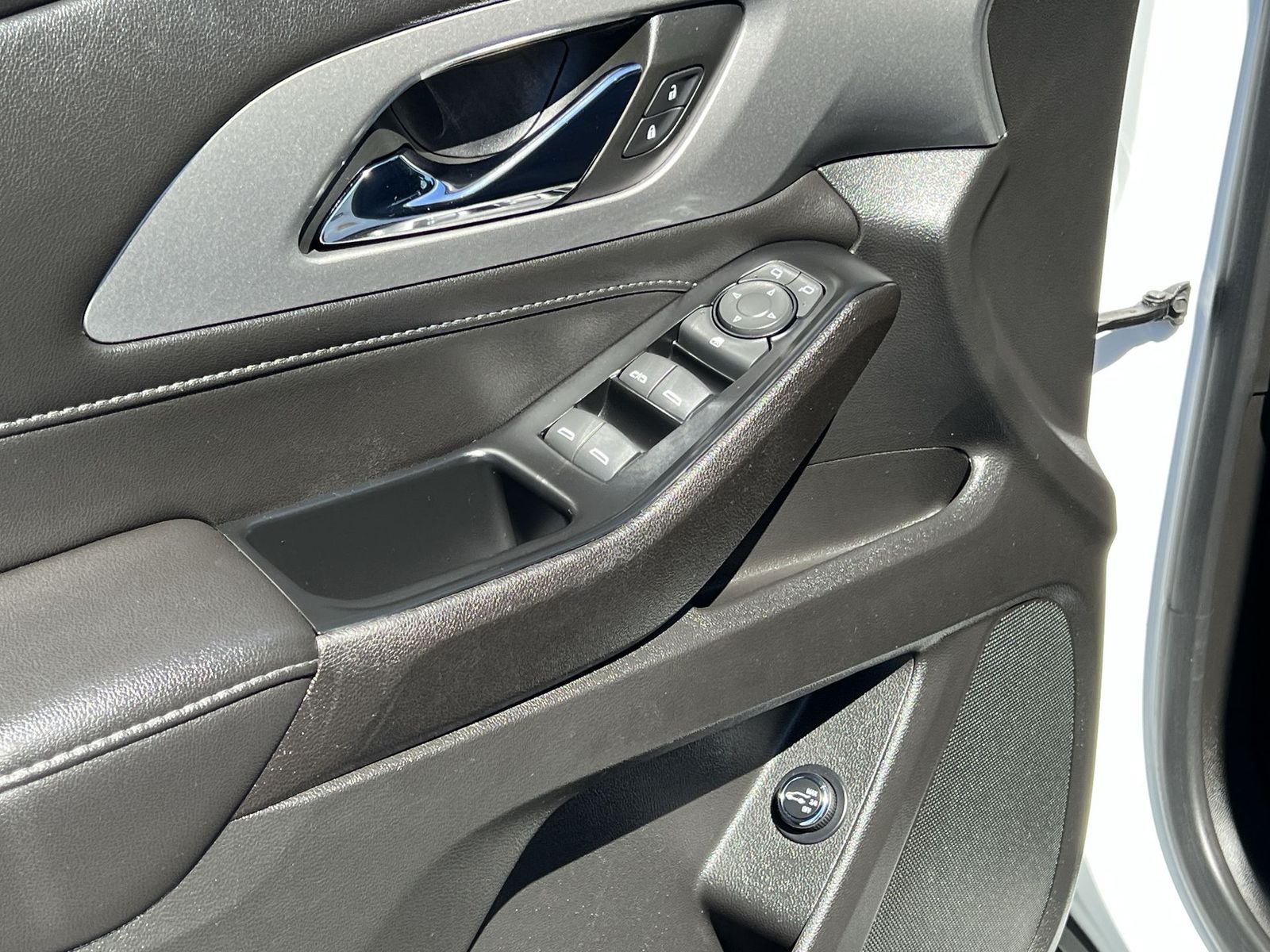 used 2023 Chevrolet Traverse car, priced at $36,076