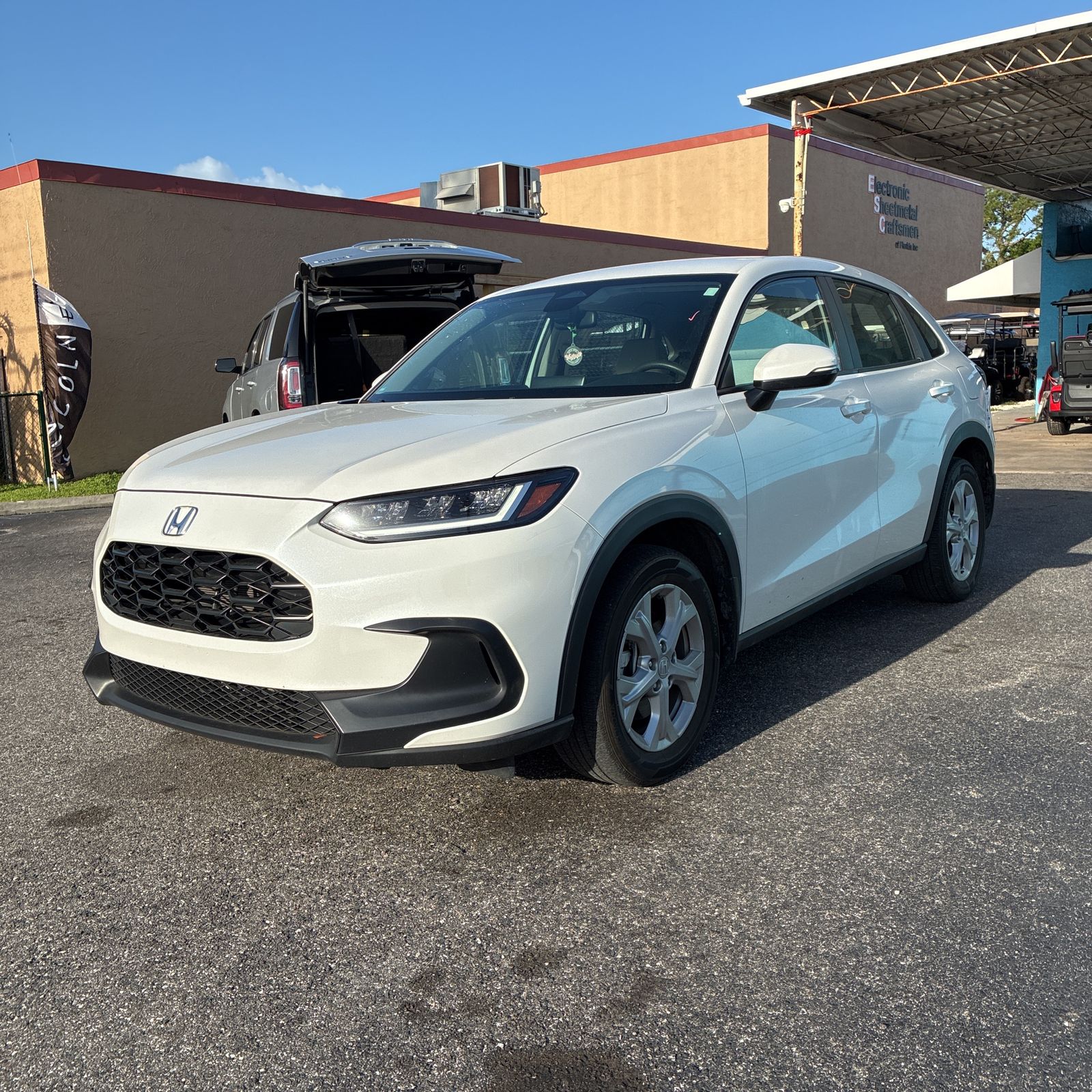 White 2025 Honda HR-V LX FWD SUV / Crossover Front-Wheel Drive Continuously Variable Transmission