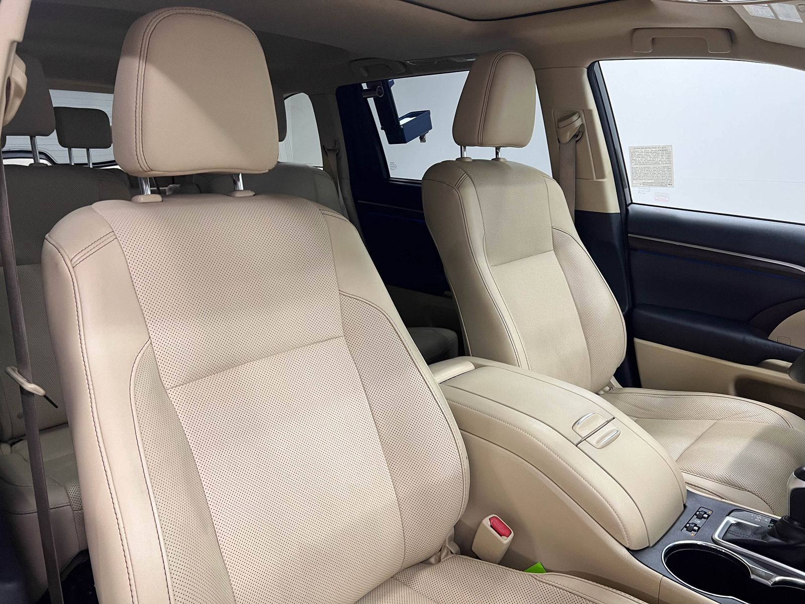 used 2015 Toyota Highlander car, priced at $22,388