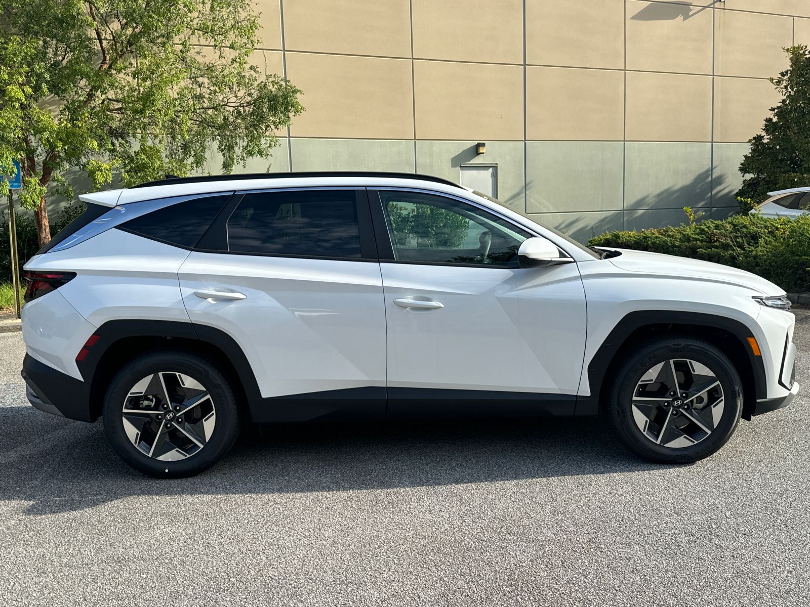 2025 Hyundai Tucson SEL photo 3