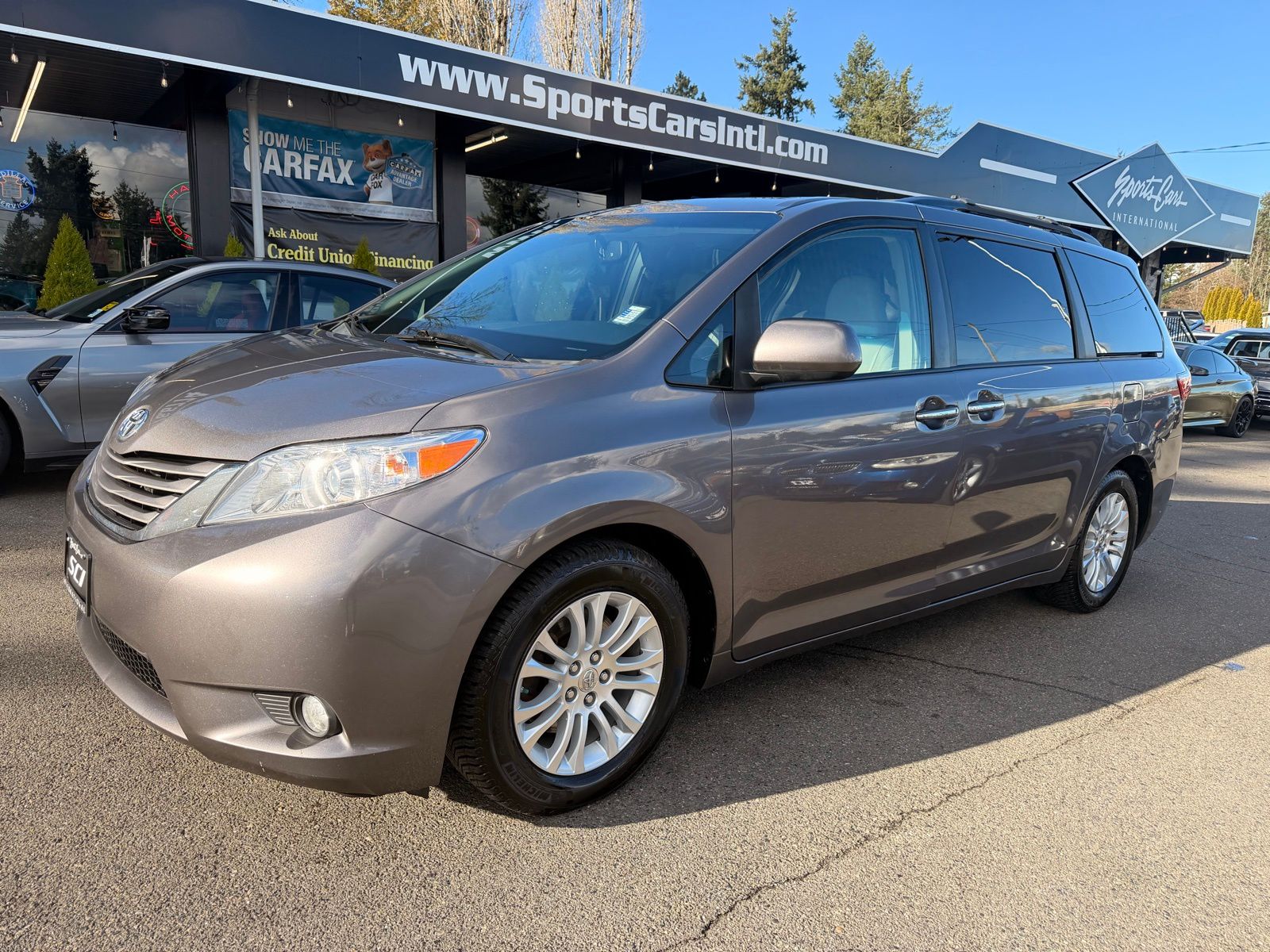2015 Toyota Sienna XLE 7-Passenger Auto Access Seat