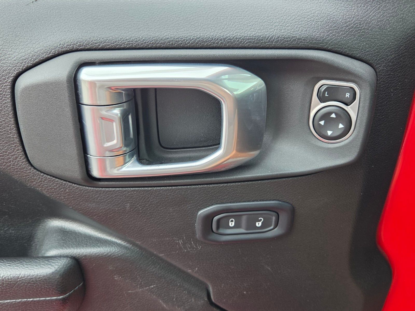 Used 2025 Red Jeep Sport S image 30