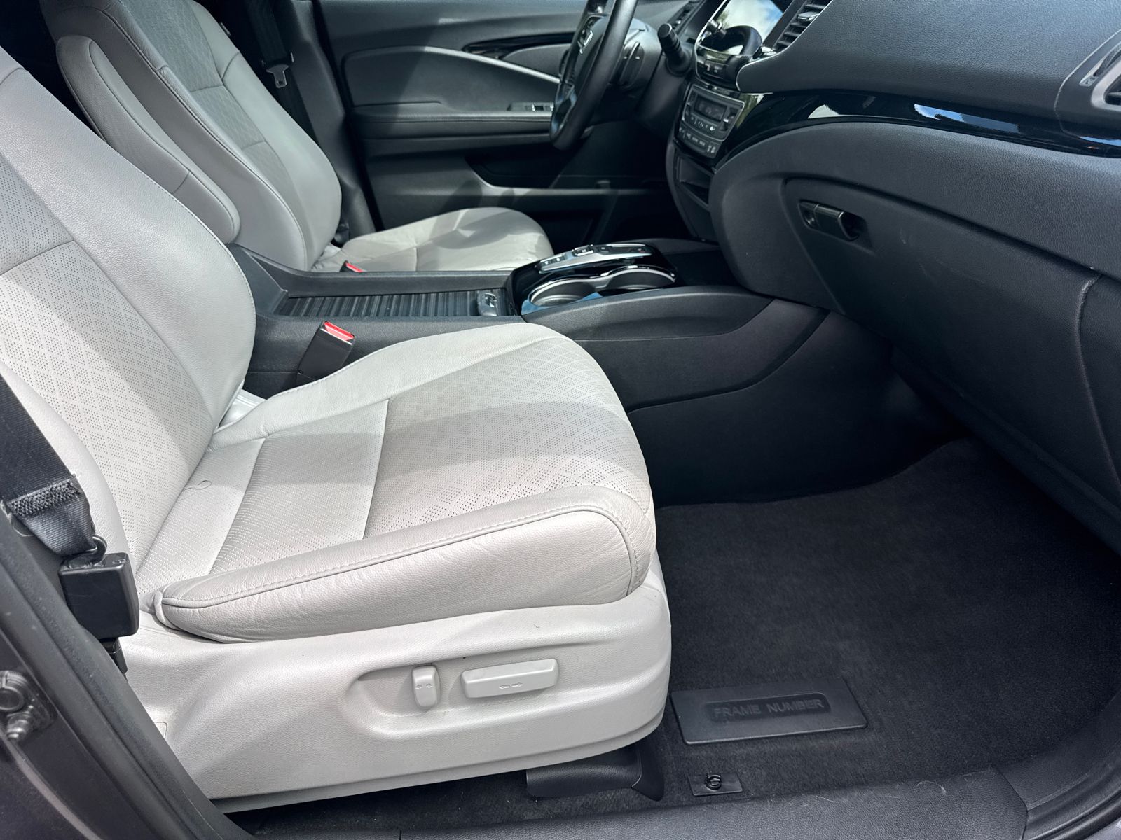 2021 Honda Passport Touring photo 13