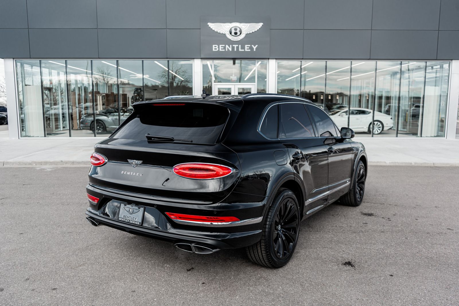 2022 Bentley Bentayga V8 photo 2