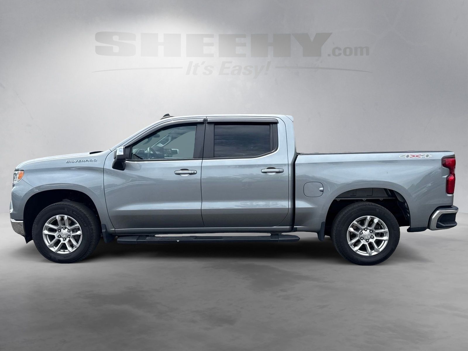 Used 2023 Gray Chevrolet LT image 17
