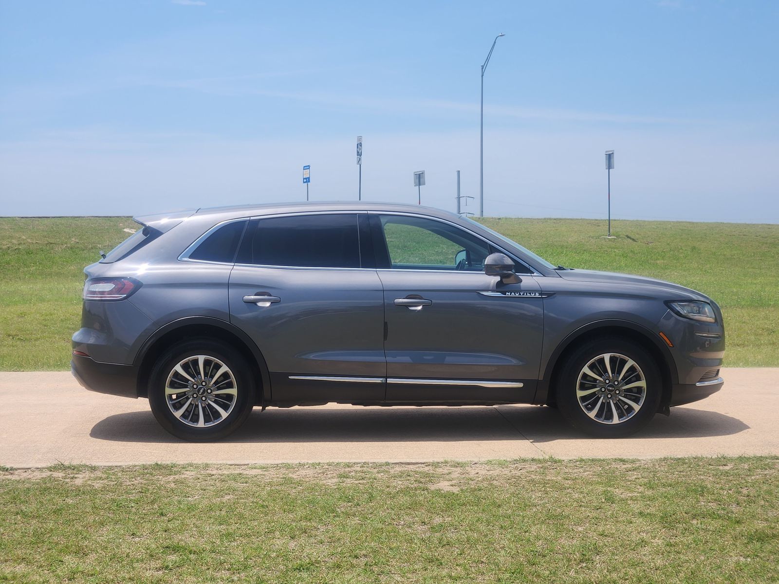View vehicle photo 7