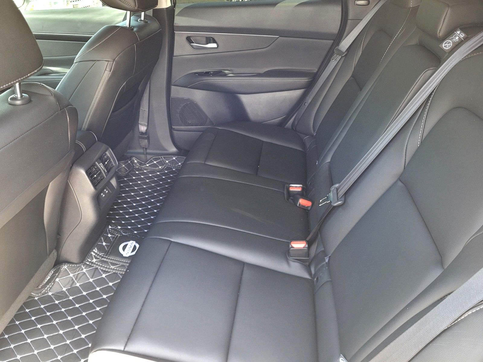 2025 Nissan Murano SV - Photo 18