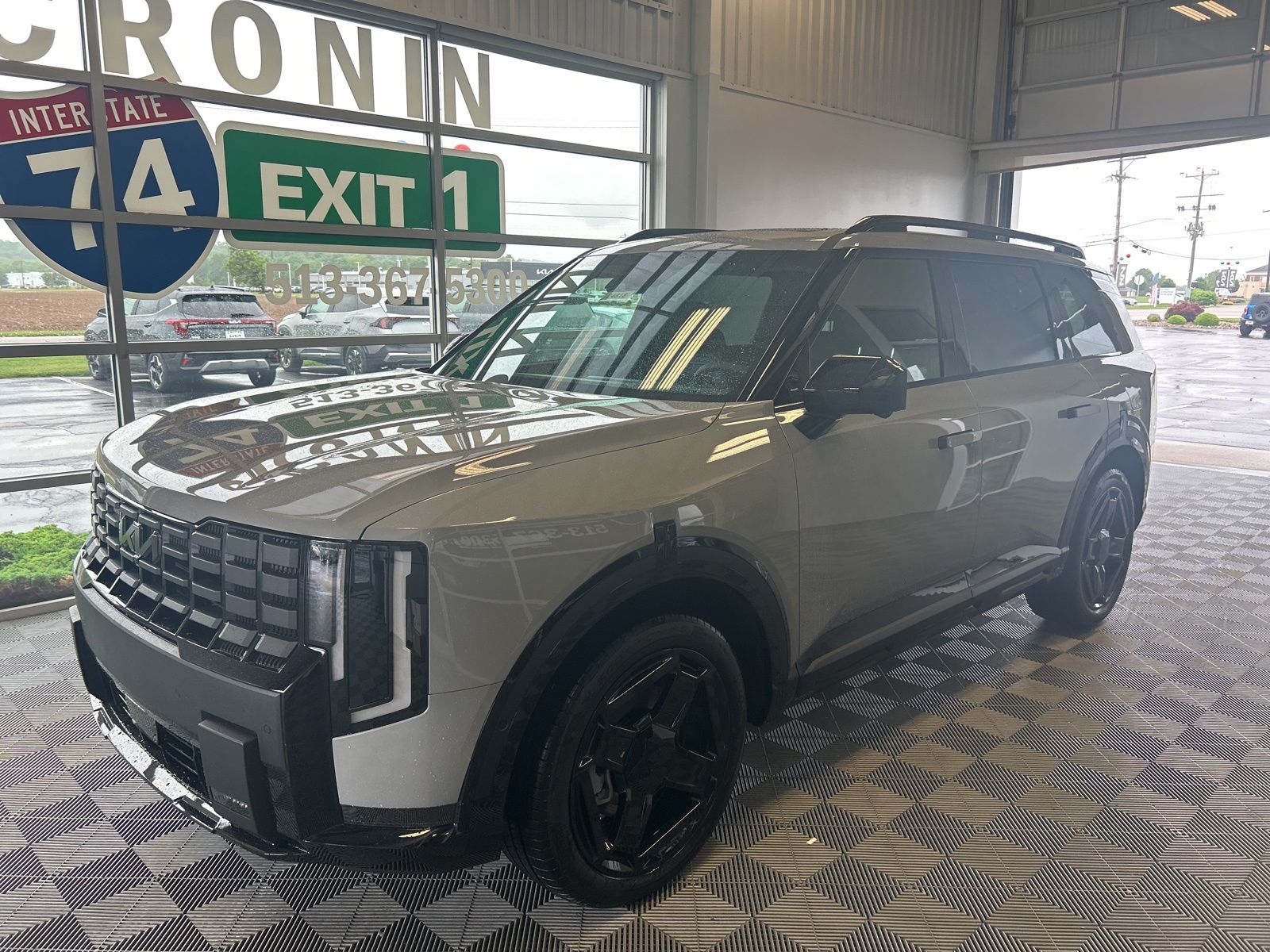 View vehicle photo 3
