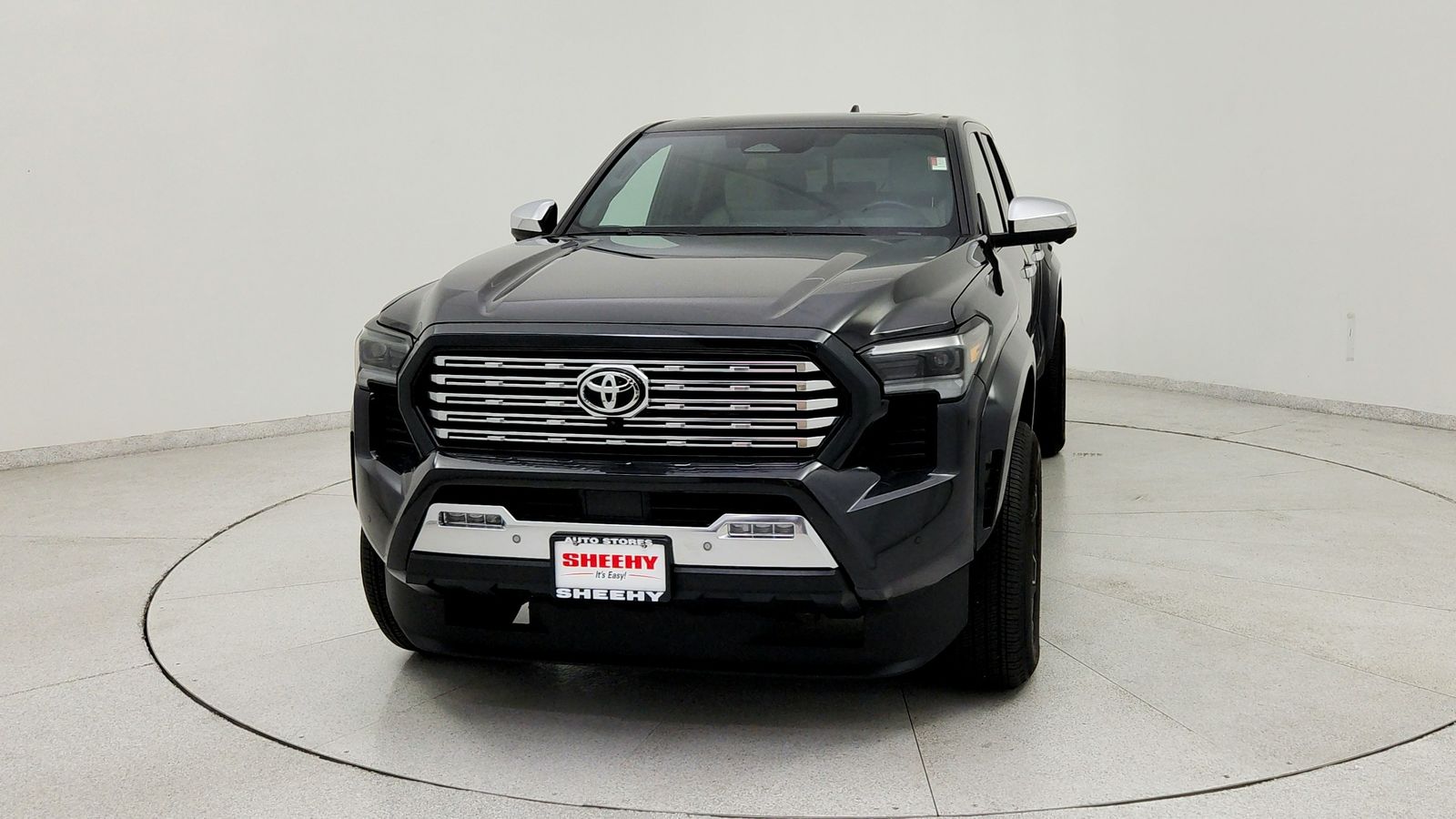 Used 2024  Toyota Limited image 2