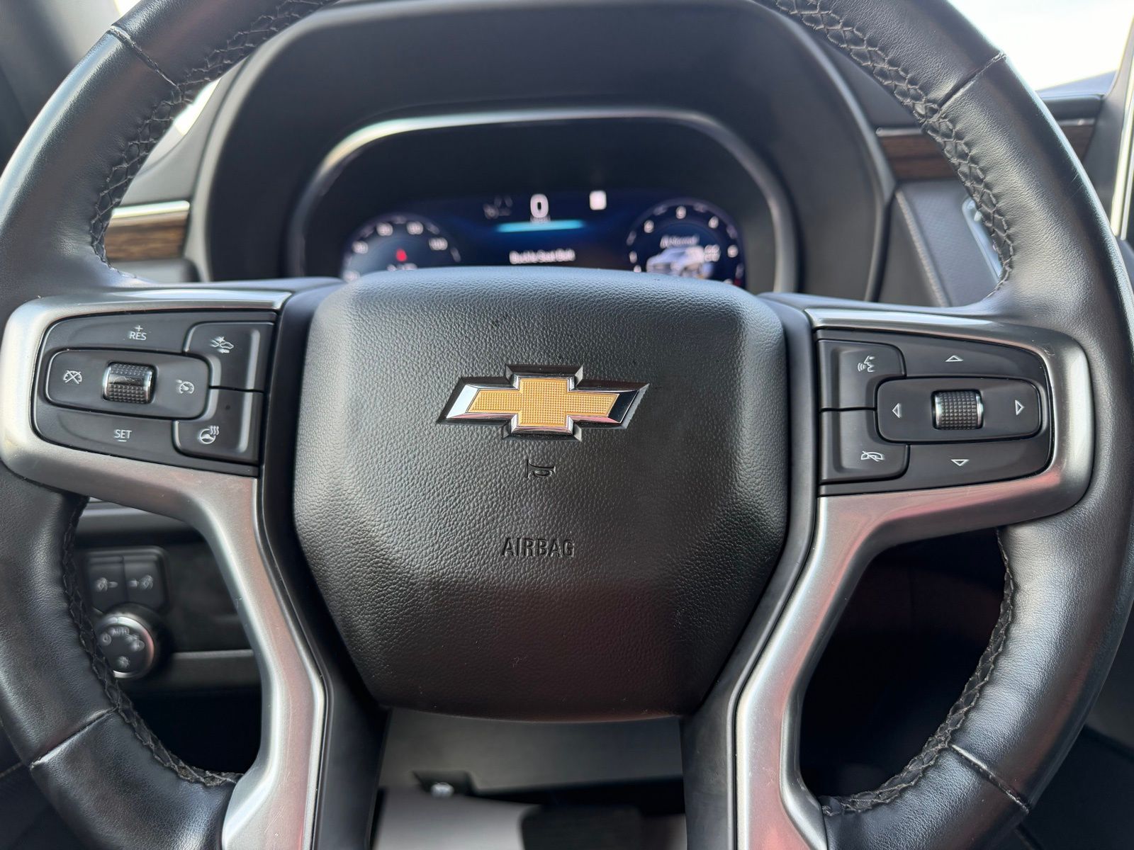 2023 Chevrolet Suburban image 21