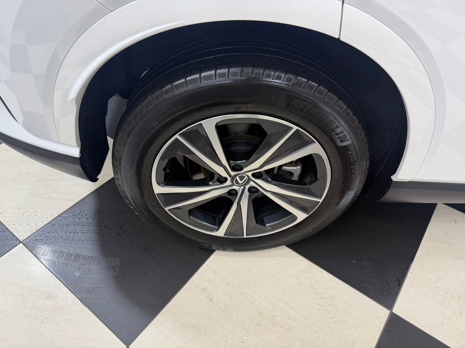 Used 2023 White Lexus 350 Premium image 31