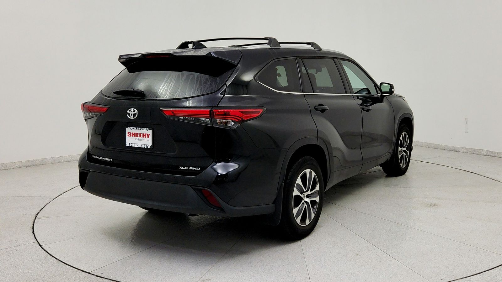 Used 2022 Black Toyota XLE image 6