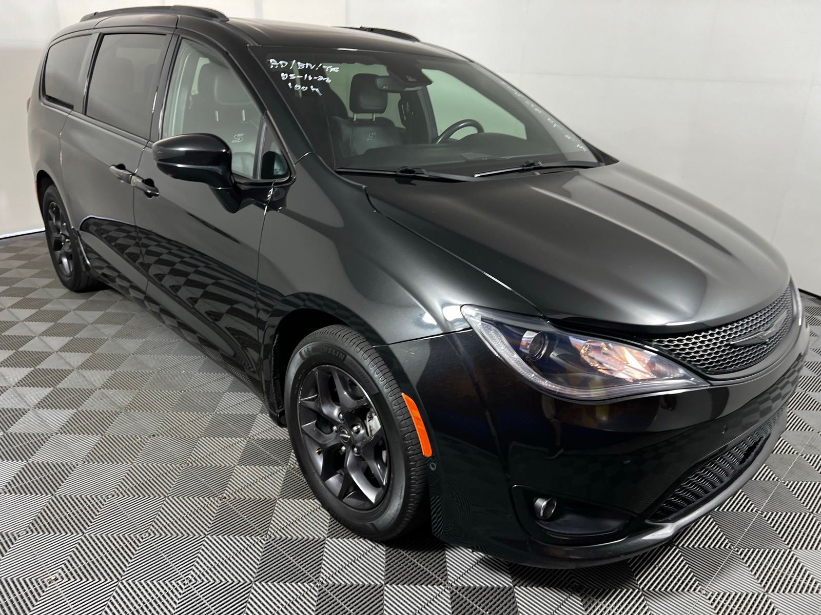 Thumbnail: 2020 Chrysler Pacifica - 3