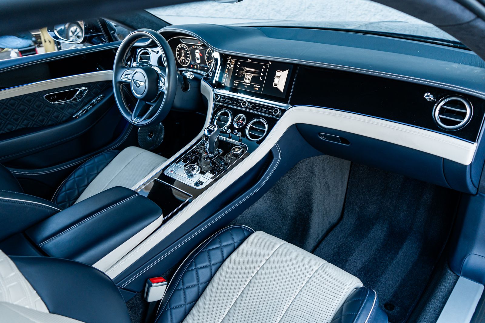 2022 Bentley Continental GT V8 photo 2