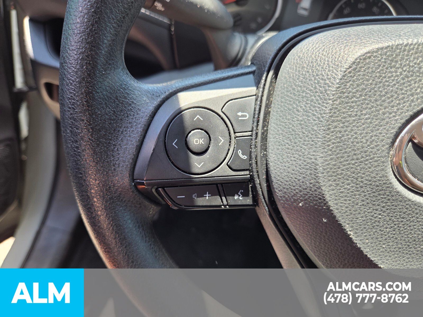Used 2022  Toyota XLE image 13