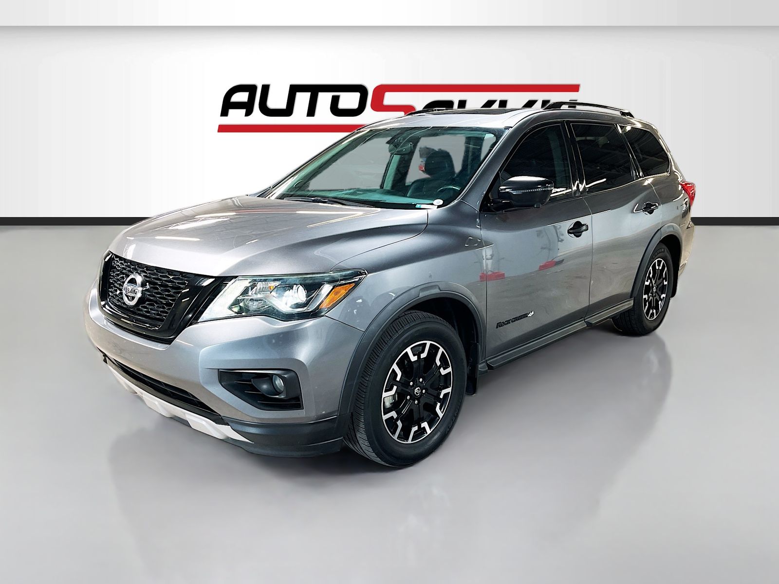 Used 2020 Gray Nissan SL image 3