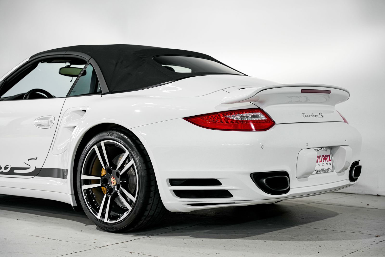 2011 Porsche 911 Turbo S — photo 37