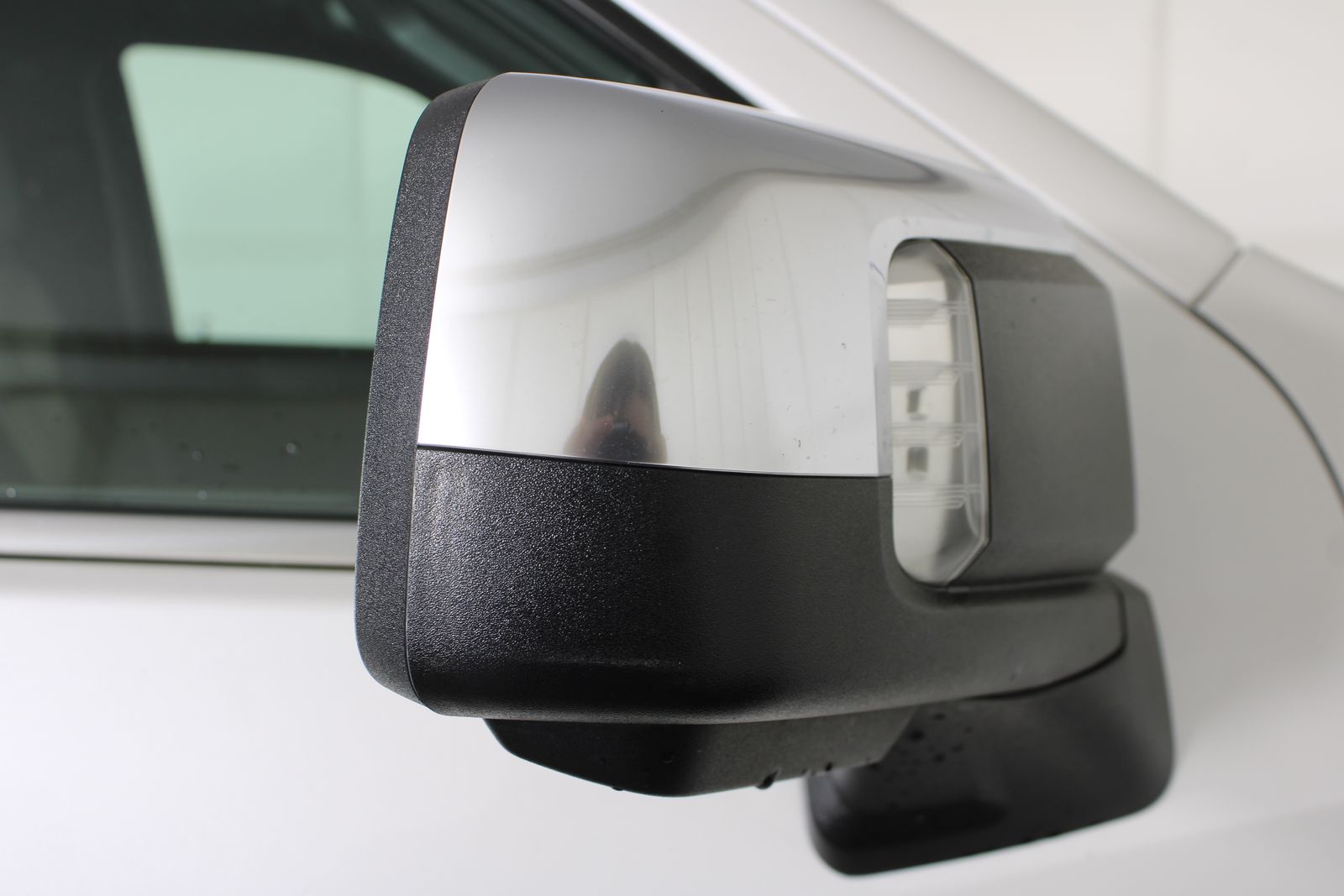 Used 2023 Iridescent Pearl Tricoat Chevrolet High Country image 8